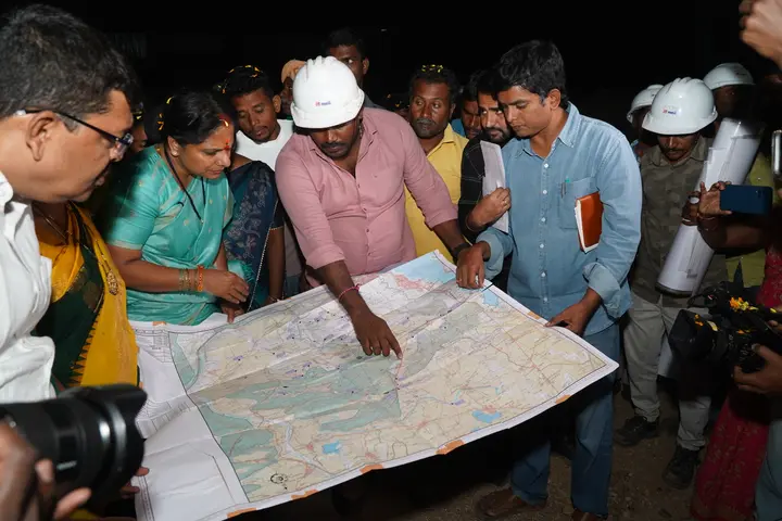 Reading the project map with the engineers